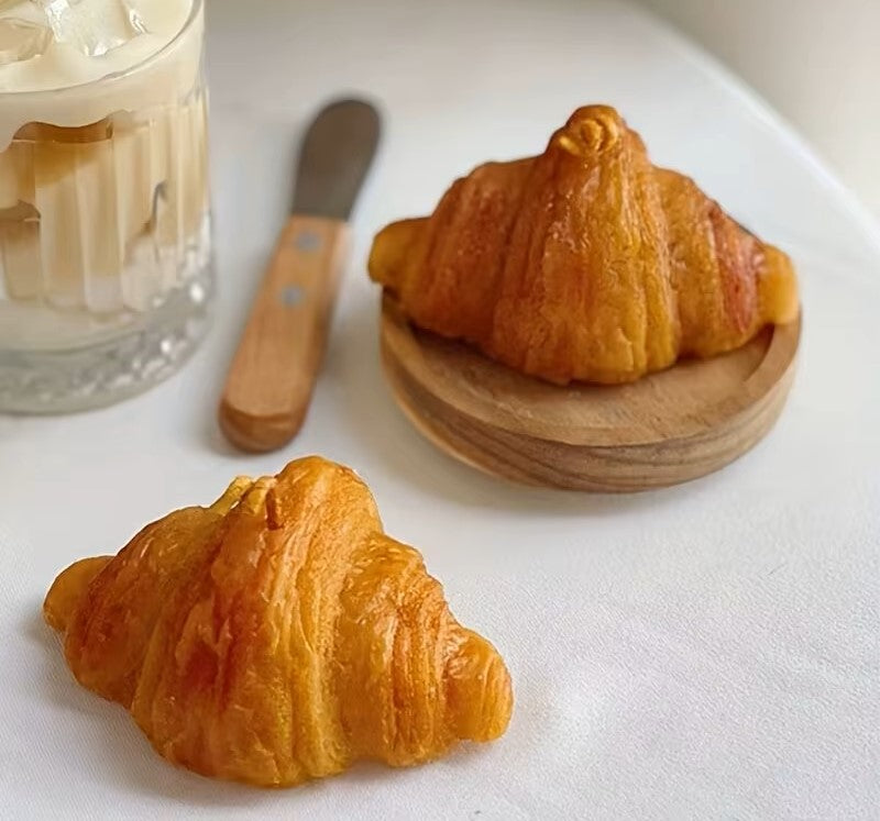 Croissant Candle 🥐